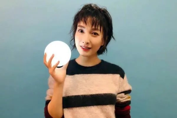 沈梦辰、吴昕等明星都在闲鱼卖东西，她们很缺钱吗？