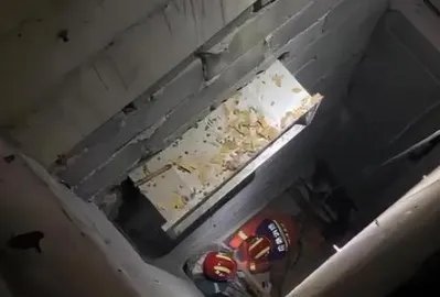 山东一男孩坠深井救援时问妈妈能不做作业吗，作业比深井还可怕吗？