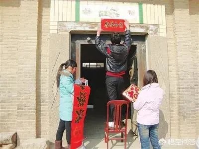 除夕几点贴春联好？