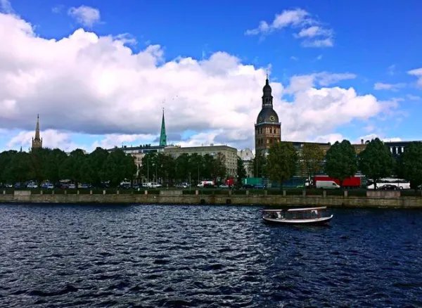 中国人拉脱维亚投资移民的条件是？