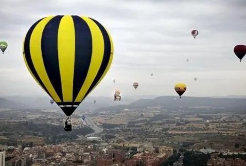 云南腾冲热气球故障致工作人员坠亡，热气球故障发生时应该如何自救？