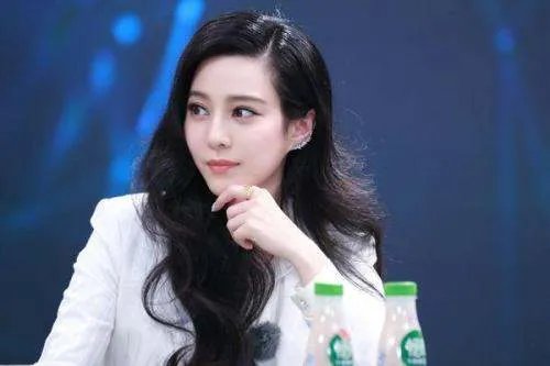 范冰冰晒全家福缺了范氶氶，难道他是为了避嫌吗？