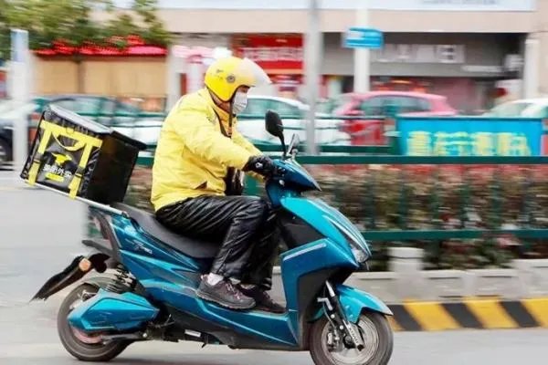 建议强制平台为外卖小哥买意外险，为何需要这么规定？