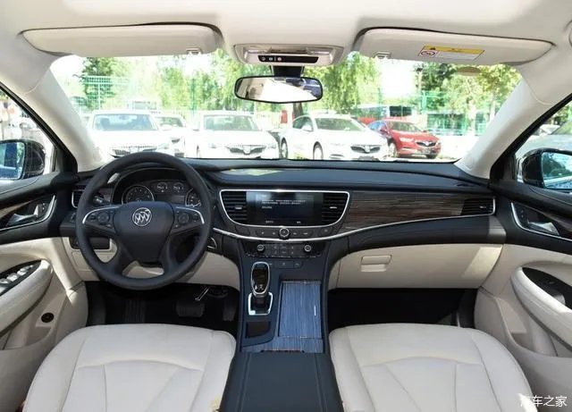 20万级轿车!凯美瑞对比君越,谁更适合家用?