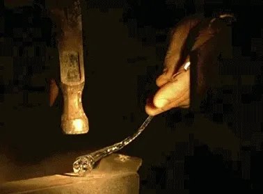 子弹都打不碎的“鲁珀特之泪”为何一捏尾部就碎了?