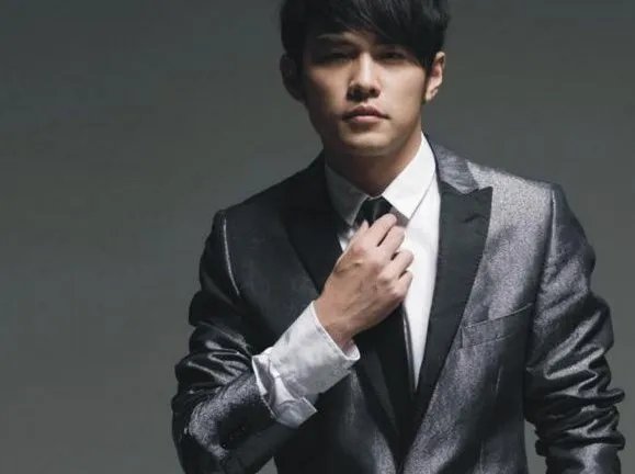 周杰伦是如何回应男粉丝隔空表白的？