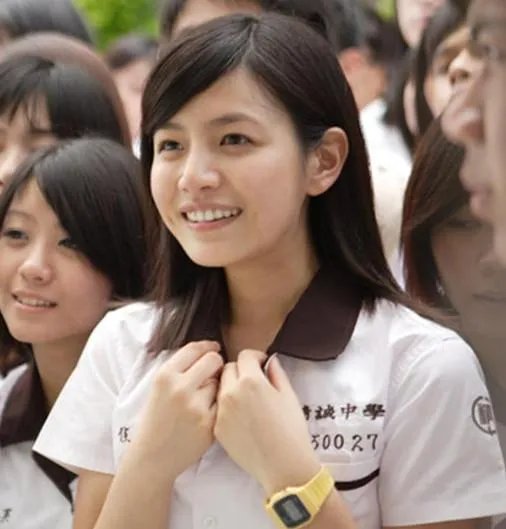 哪个女明星穿校服最好看？