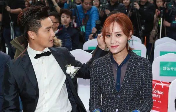 田亮老婆叶一茜又美出圈了，穿黑色纱裙现“赫本式优雅”她的气质如何？