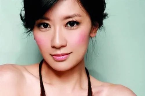 贾静雯自爆小时候经常打弟弟，还很讨厌他，为什么他们感情现在这么好？