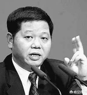 黄有龙的公司，赵薇总是大股东，你会让老婆作为公司的股东吗？为什么？