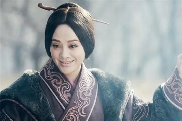 秦昭襄王想要杀掉戎狄王，为什么还要向芈八子请示很多次？