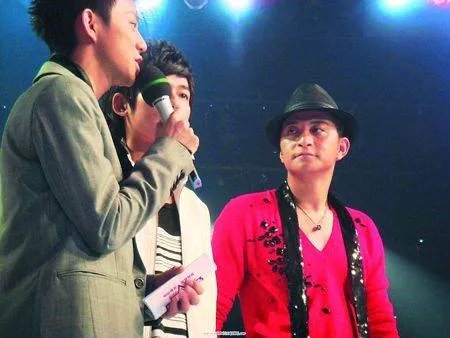 没想到是这样的关系，内地着名主持人何炅、戴军与吉杰的关系如何？