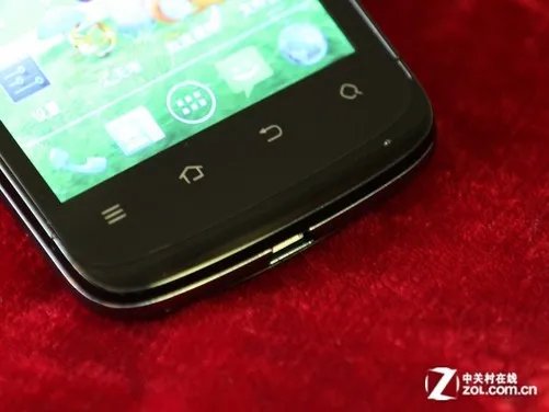 时尚商务双卡机 1GHz双核中兴V889M评测