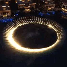 当女孩来到男生宿舍 有点小邪恶的福利动态图