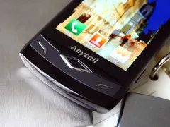 纤薄全面智能机 2GB三星S8500再降109元