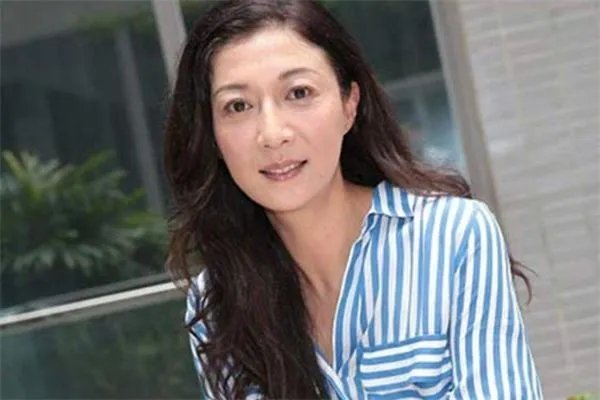 吴绮莉曾经是美艳动人的亚洲小姐冠军，为何会沦落为今天？