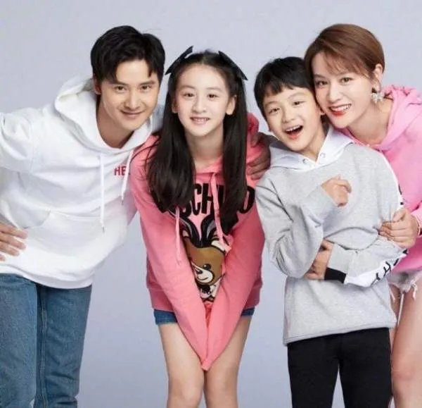 田亮老婆叶一茜又美出圈了，穿黑色纱裙现“赫本式优雅”她的气质如何？