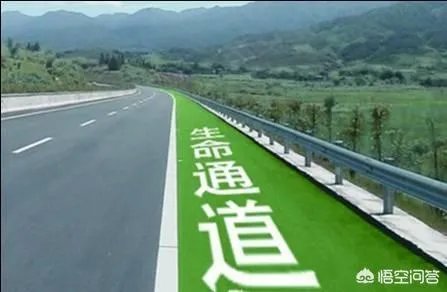 高速急救车道被占，救护车被堵在外面。这事你怎么看？